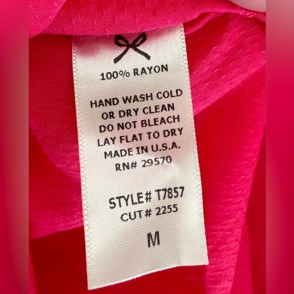 Everly -  3/4 ballon sleeve blouse in pink with gold button - Picture 10 of 11